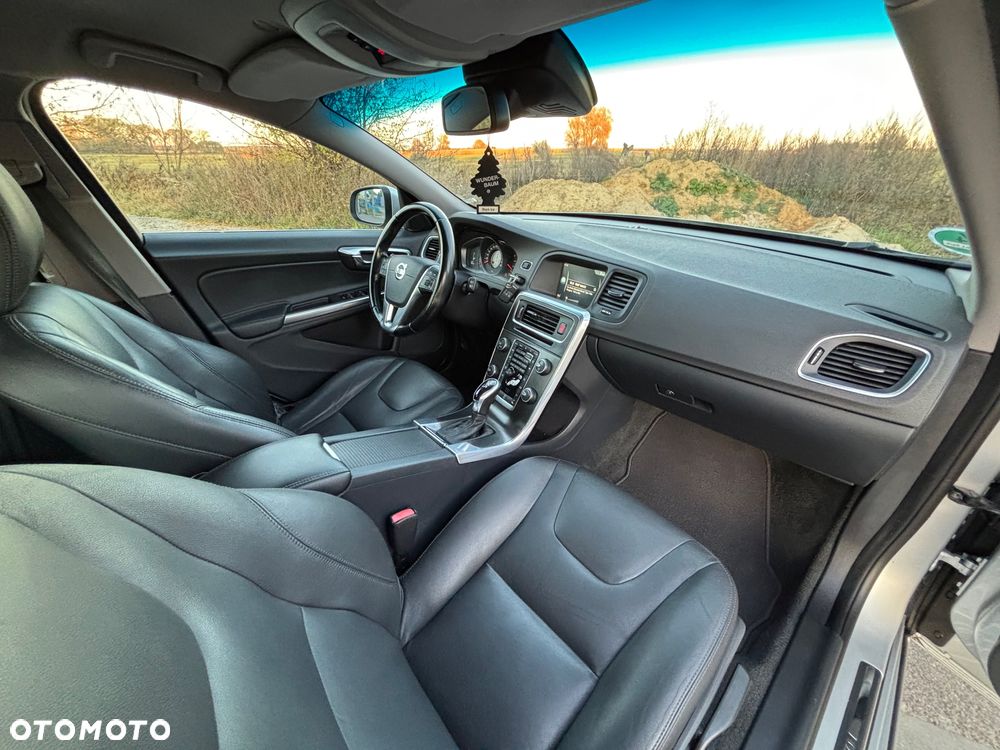 Volvo V60 D4 Geartronic Momentum - 8