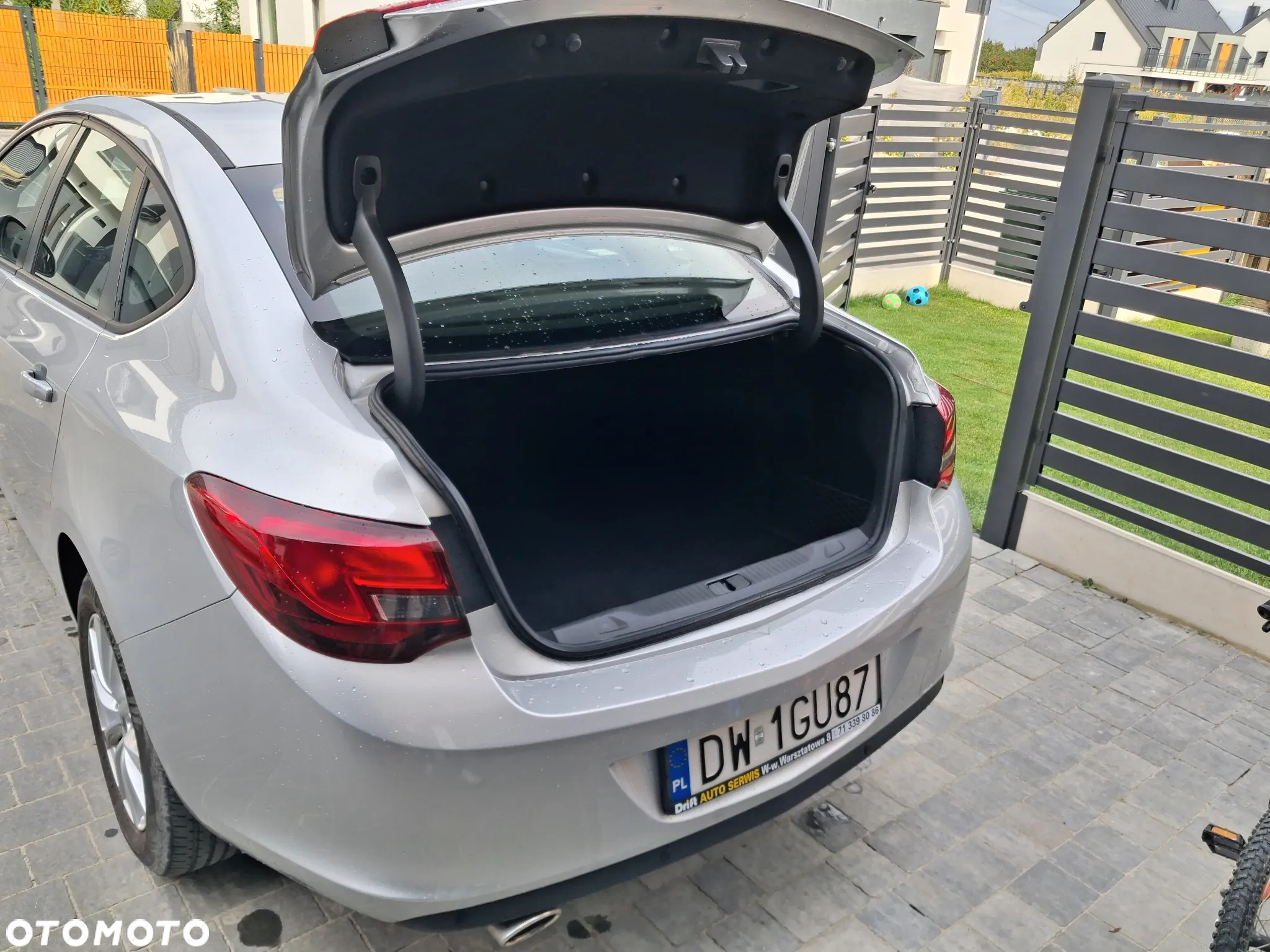 Opel Astra IV 1.4 T Business EU6 - 13