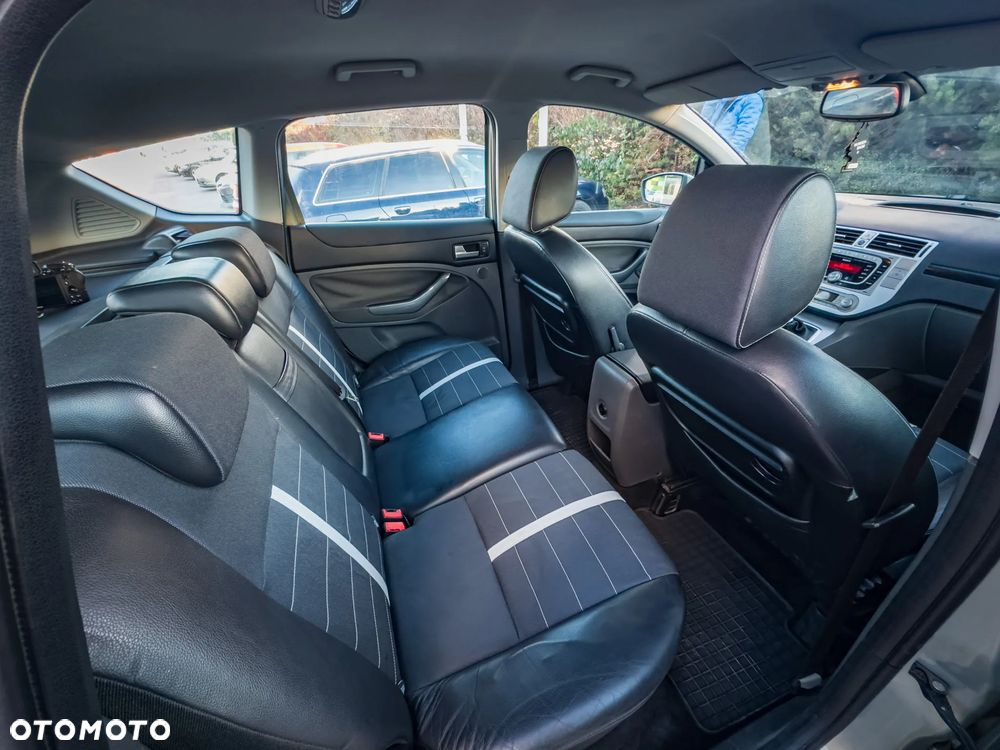 Ford Kuga - 14