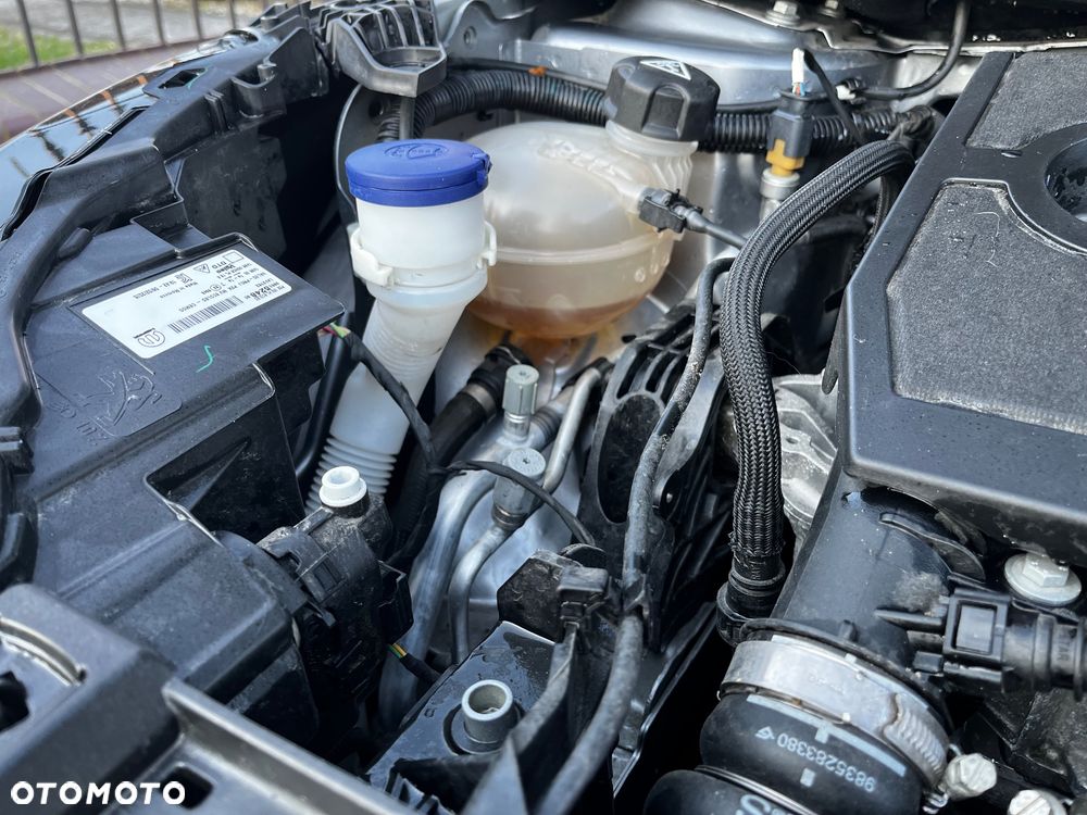 Peugeot 208 Hybrid 100 e-DSC6 Allure - 15