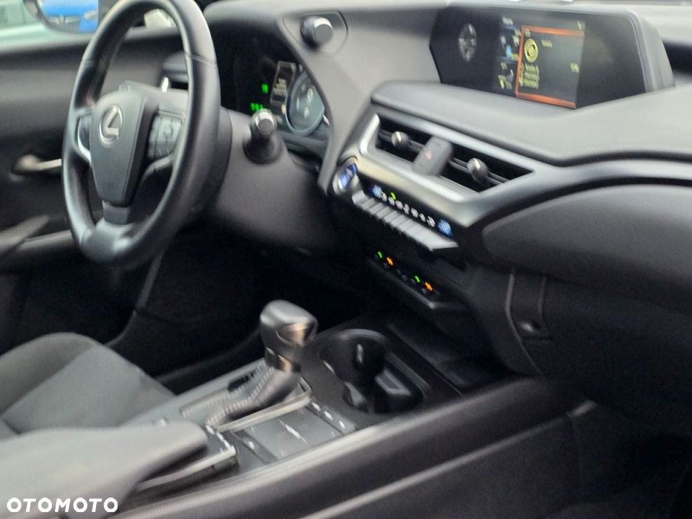 Lexus UX - 14