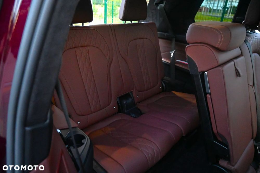 BMW X7 M50i sport - 24