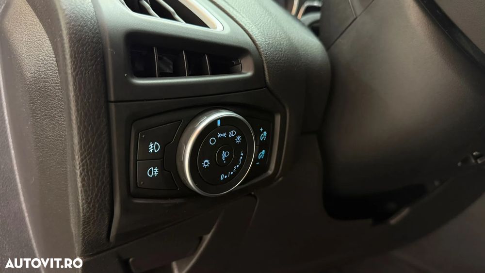 Ford Focus 1.0 EcoBoost Titanium - 26