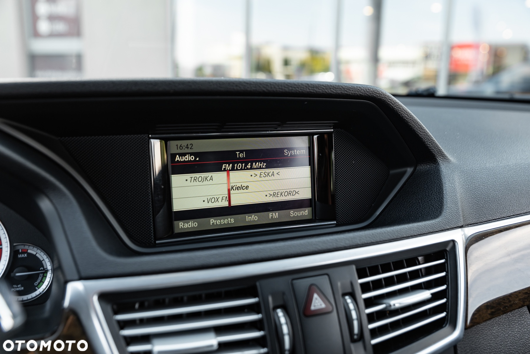 Mercedes-Benz Klasa E 300 T BlueTEC HYBRID 7G-TRONIC Avantgarde - 35