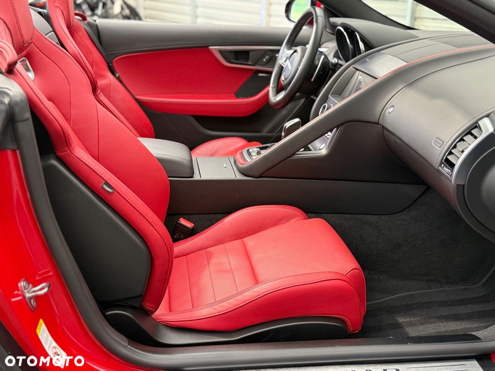 Jaguar F-Type P300 - 28