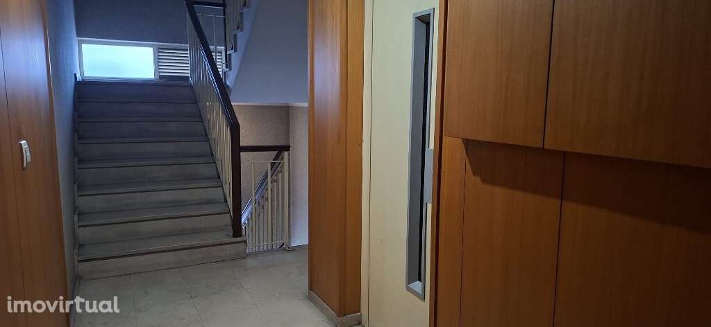 Apartamento T2 - Ferreiros - Grande imagem: 2/15