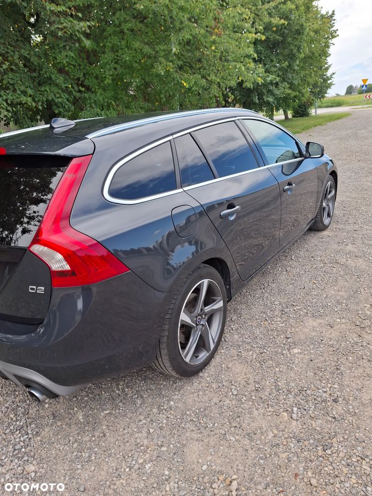 Volvo V60 D2 R-Design - 9