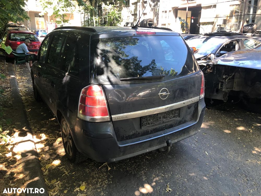 Dezmembrez Opel Zafira 2006 1,9 diesel 120CP - 5