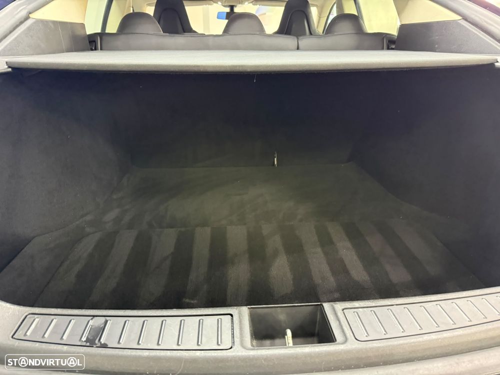 Tesla Model S - 8