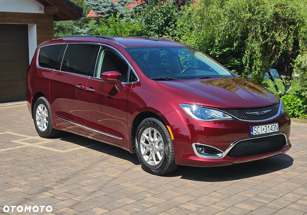 Chrysler Pacifica - 1