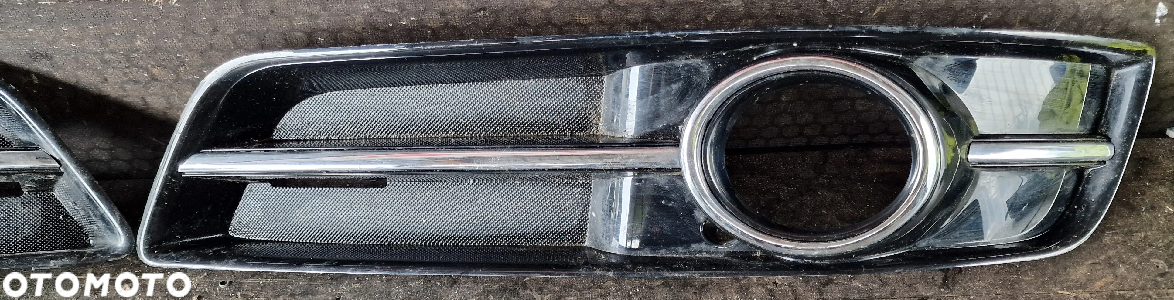 KRATKA ZDERZAKA HALOGENU PRAWA LEWA  8P0807682J 8P0807681AA AUDI A3 8P LIFT 5D - 7