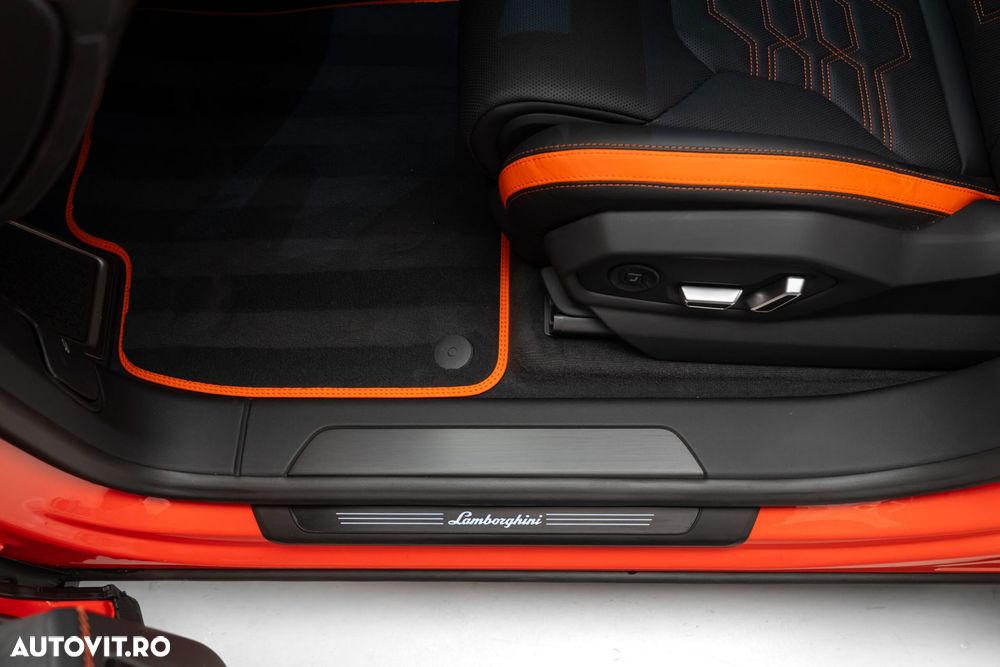 Lamborghini URUS - 13