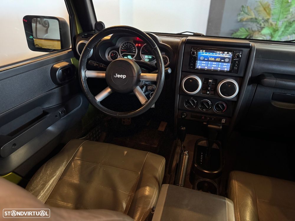 Jeep Wrangler 2.8 CRD ATX Sport - 28