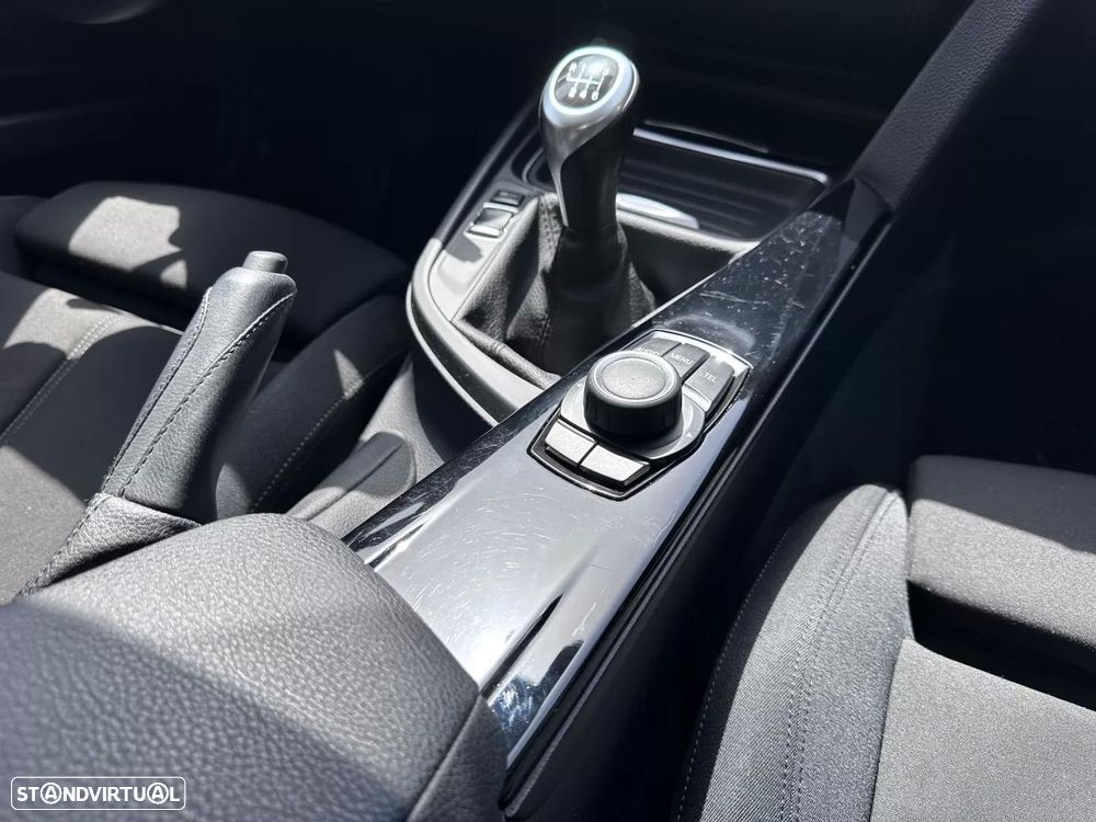 BMW 318 d Sport Line - 43