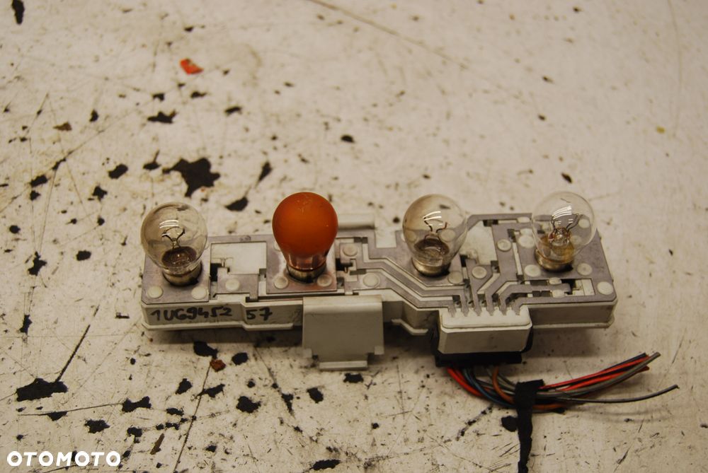 WKŁAD LAMPY PRAWY TYŁ TYLNY 1U6945257 SKODA OCTAVIA I SEDAN - 3