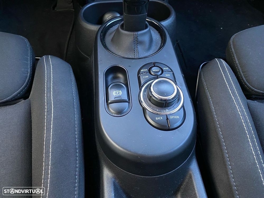 MINI 3 Portas Cooper SE Classic - 11