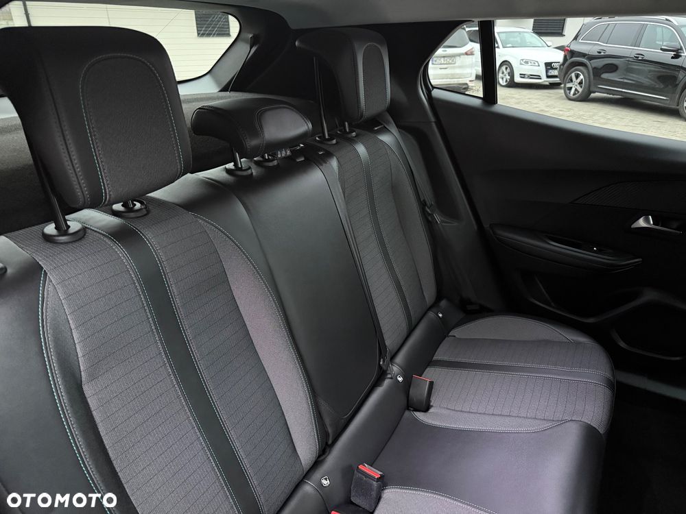 Peugeot 2008 1.2 PureTech Allure S&S EAT8 - 34