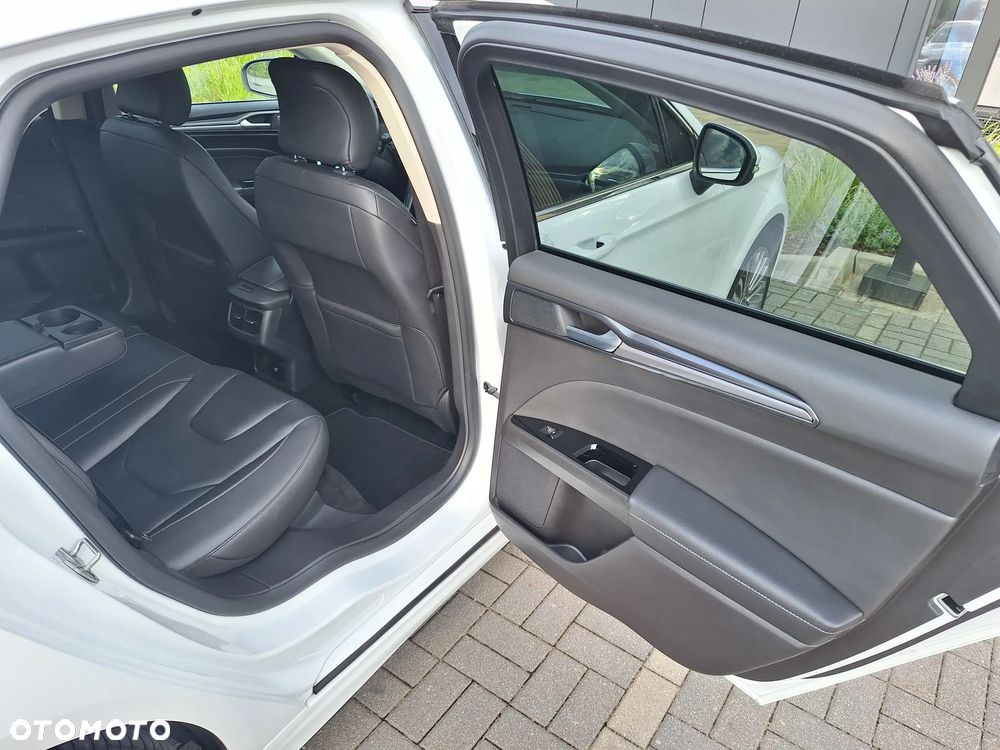 Ford Mondeo 2.0 EcoBlue Titanium - 24