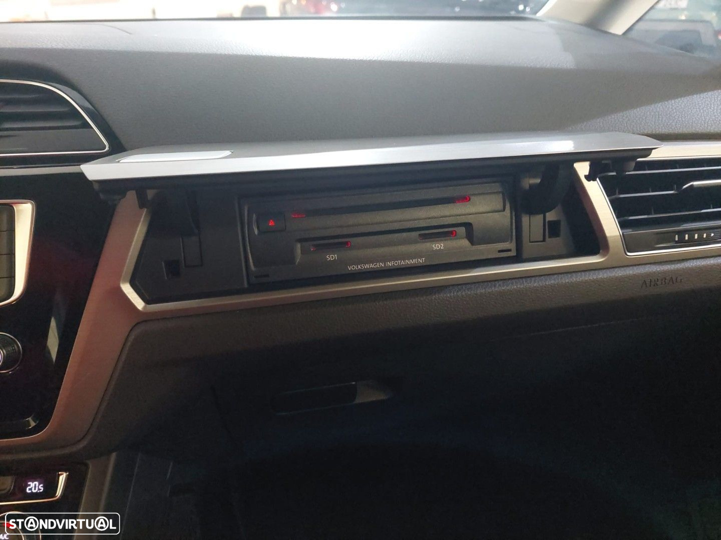 VW Touran 1.6 TDI Confortline DSG - 19