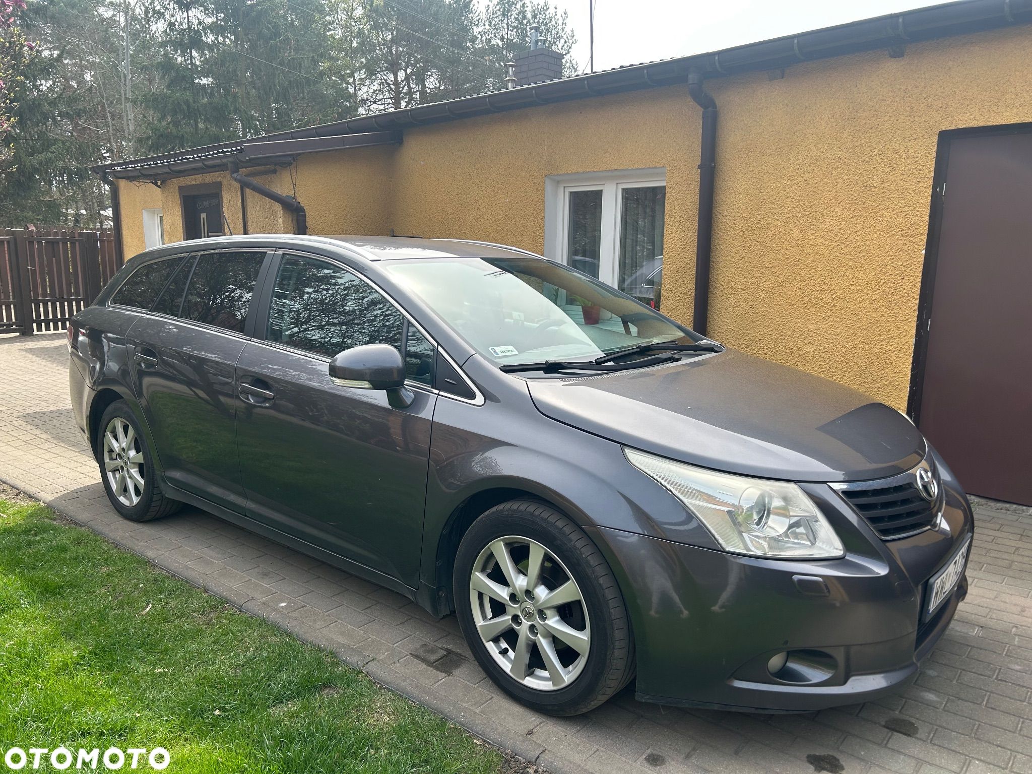 Toyota Avensis - 1