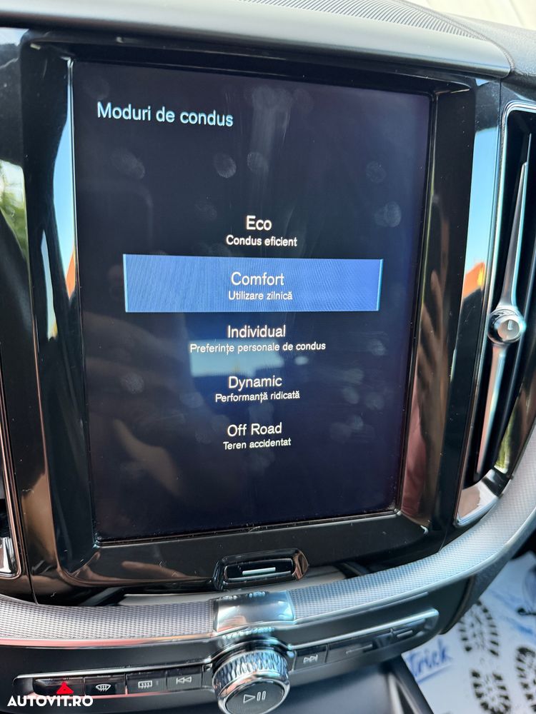 Volvo XC 60 D4 AWD Geartronic RDesign - 22