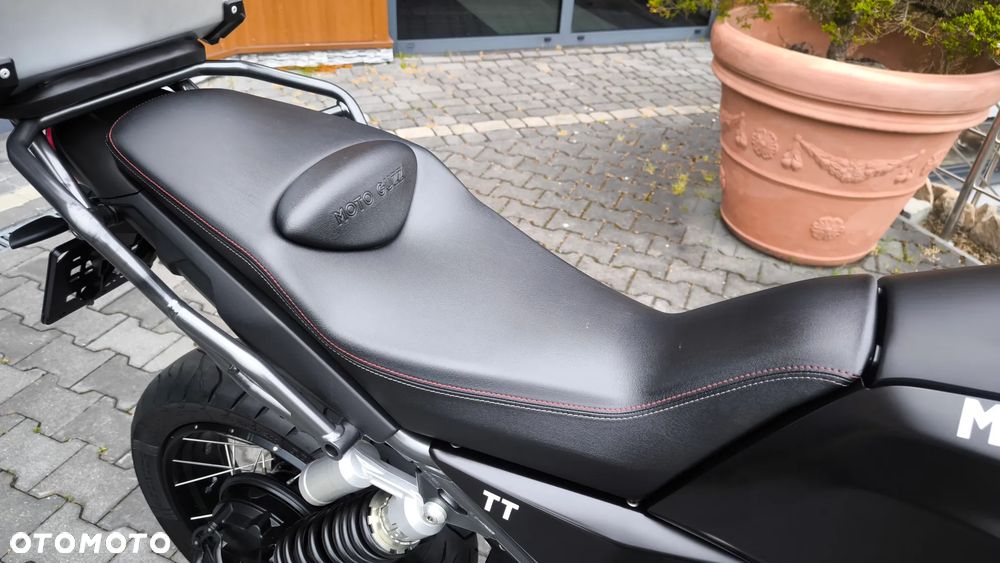 Moto Guzzi V85 - 22