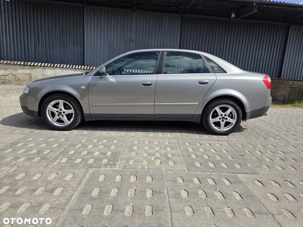 Audi A4 Limousine - 5