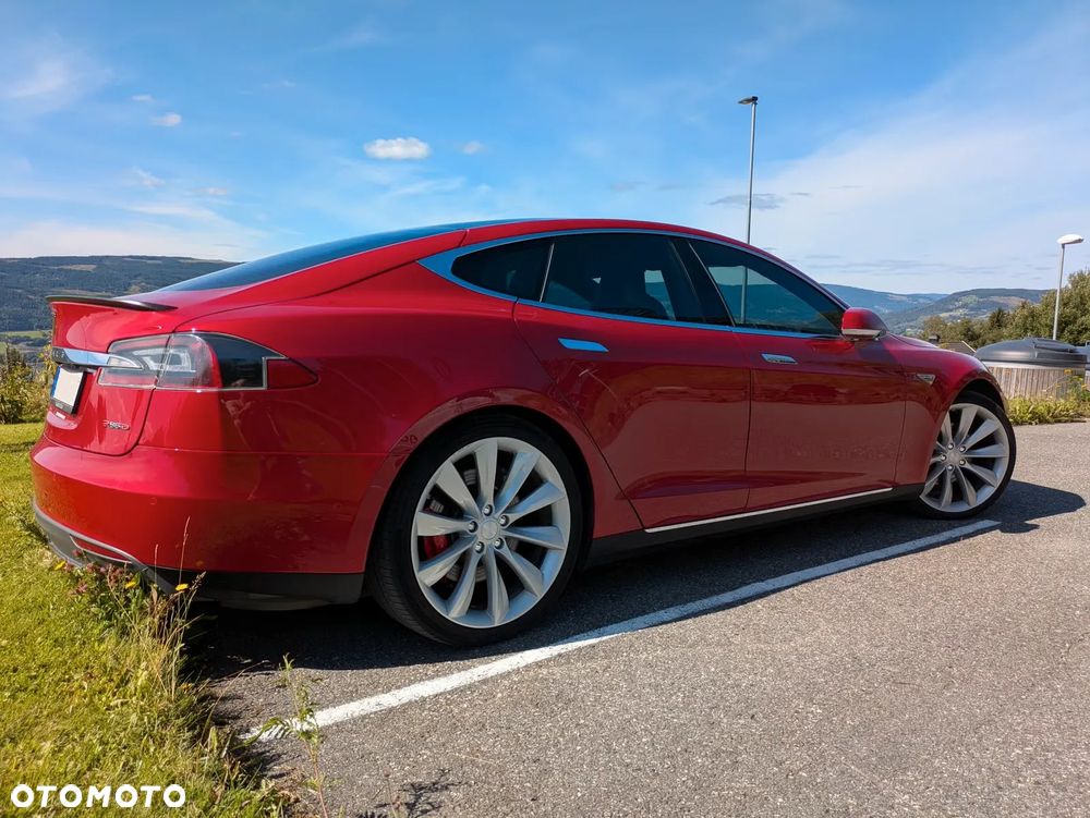 Tesla Model S - 1