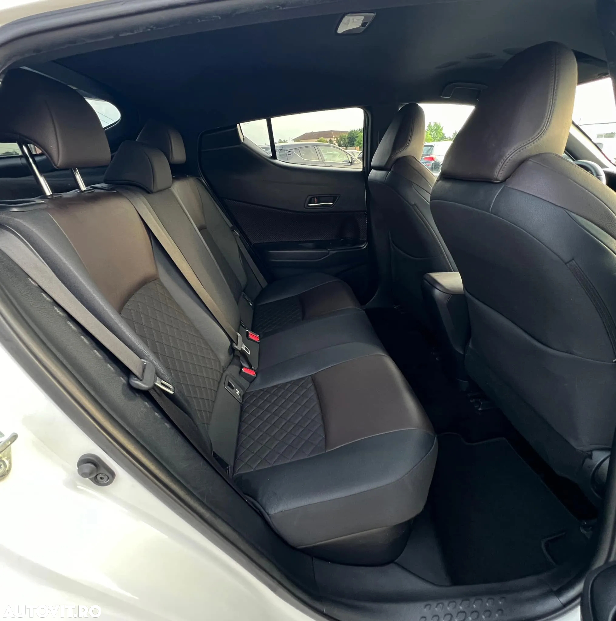 Toyota C-HR Hybrid Lounge - 20
