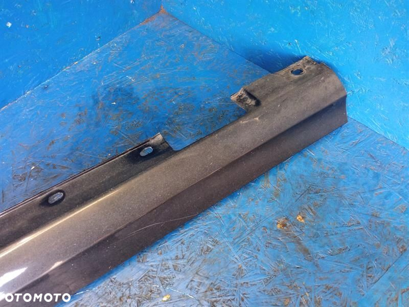 LISTWA PROGOWA LEWA ZEWNĘTRZNA MERCEDES W204 - 4