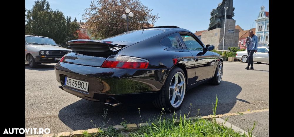 Porsche 911 Carrera - 11