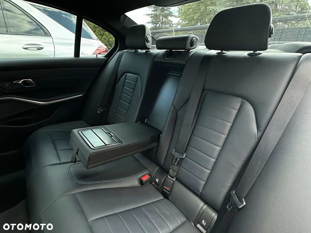 BMW Seria 3 330i xDrive M Sport sport - 23