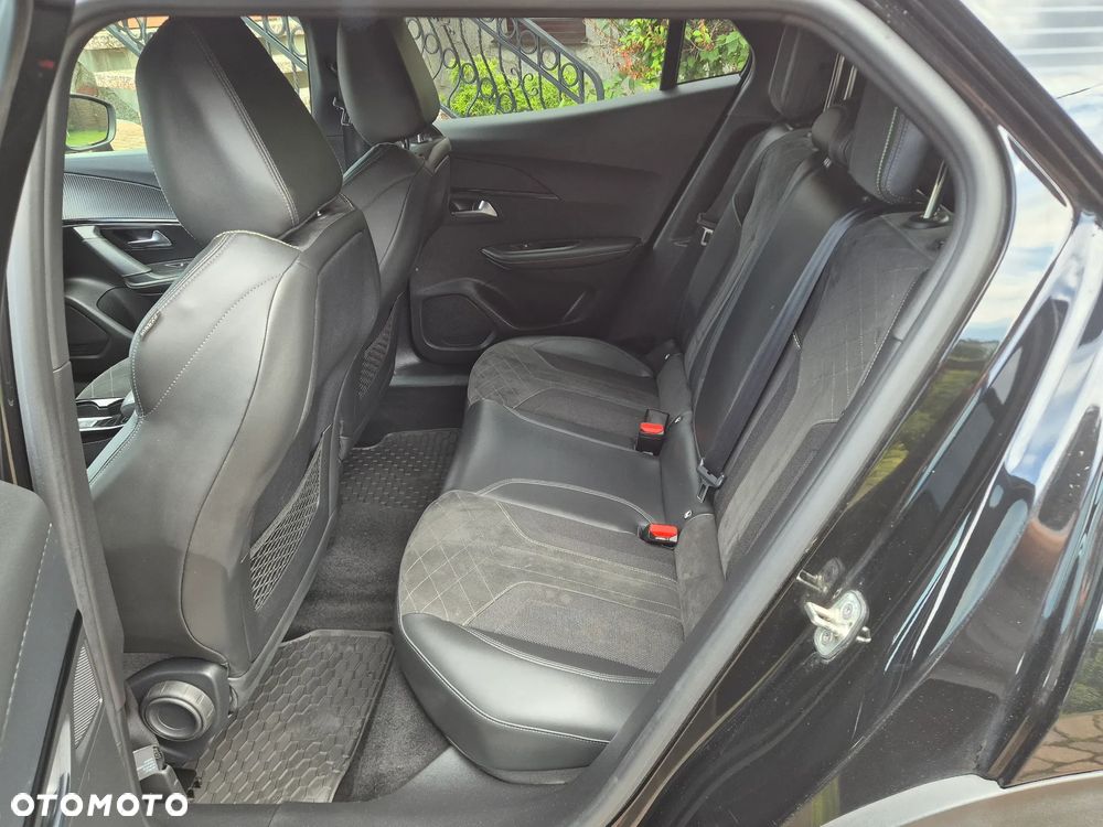 Peugeot 2008 PureTech 155 EAT8 GT Pack - 10