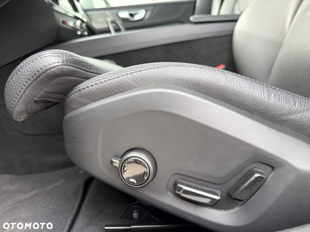 Volvo V60 Cross Country - 16