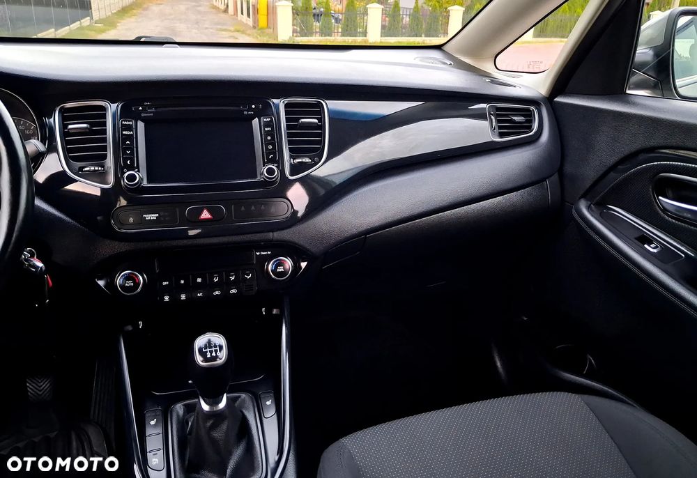 Kia Carens - 17