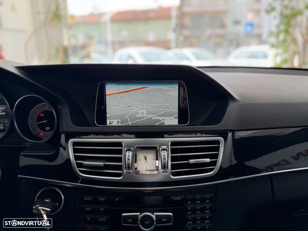 Mercedes-Benz E 300 Bluetec Hybrid Avantgarde - 24