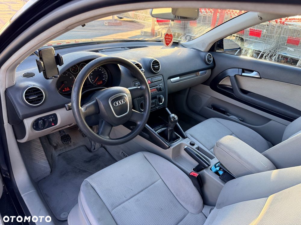 Audi A3 3-drzwiowe 1.6 Attraction - 11