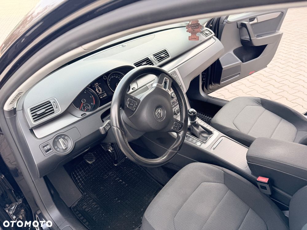 Volkswagen Passat 2.0 TDI BlueMotion Technology R-Line - 24