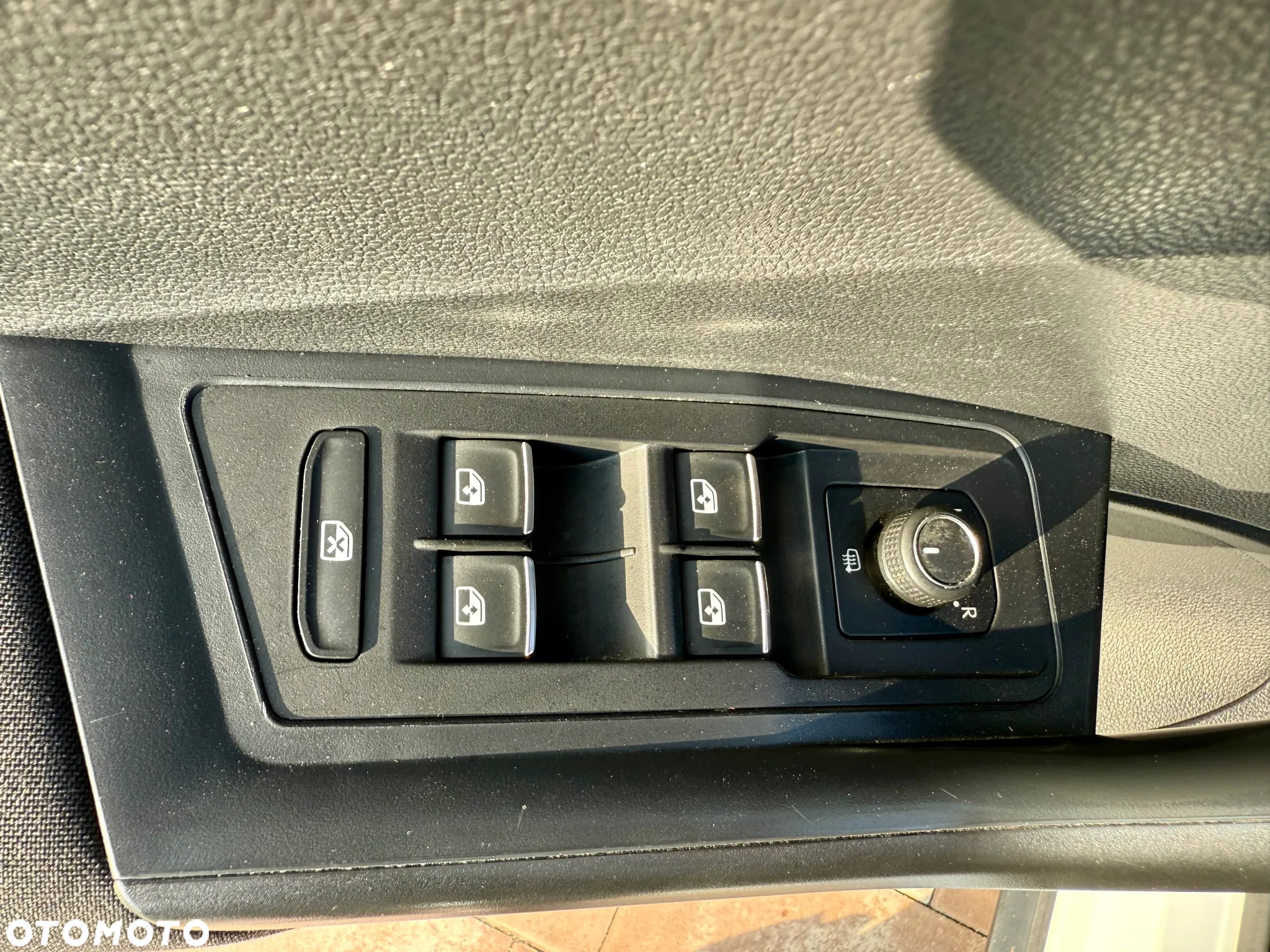 Volkswagen T-Roc 1.5 TSI Life - 25