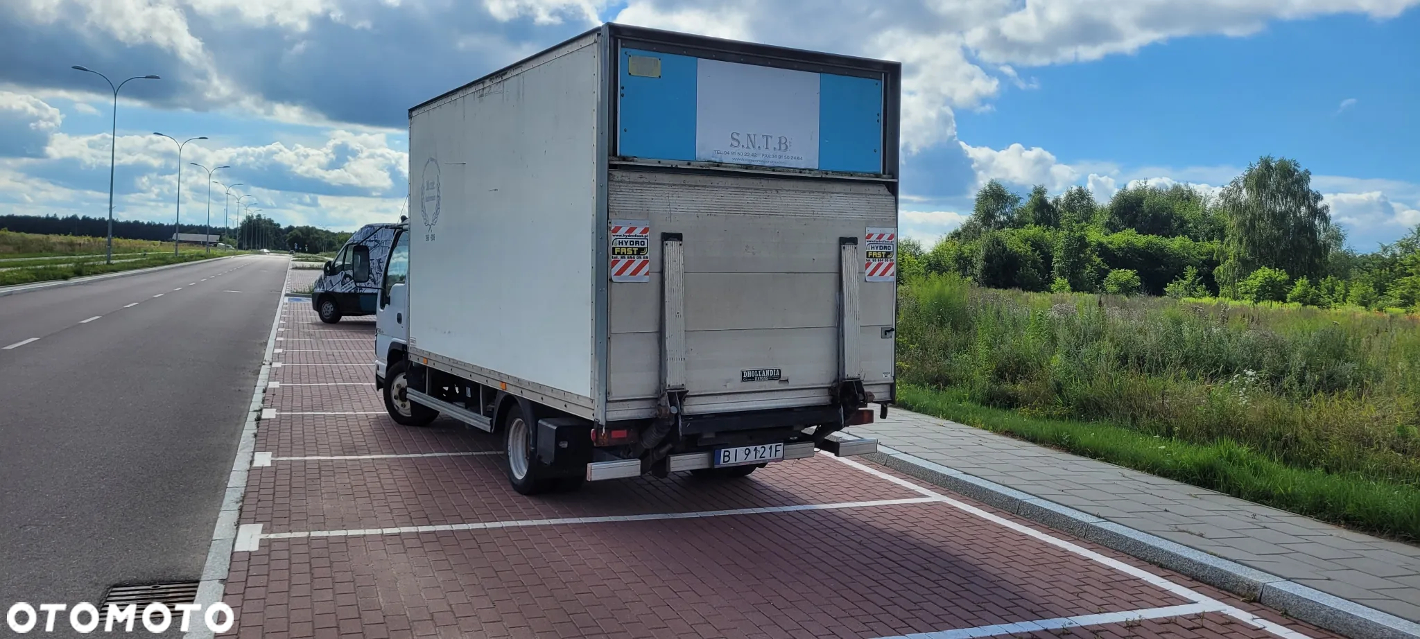 Isuzu NPR - 4
