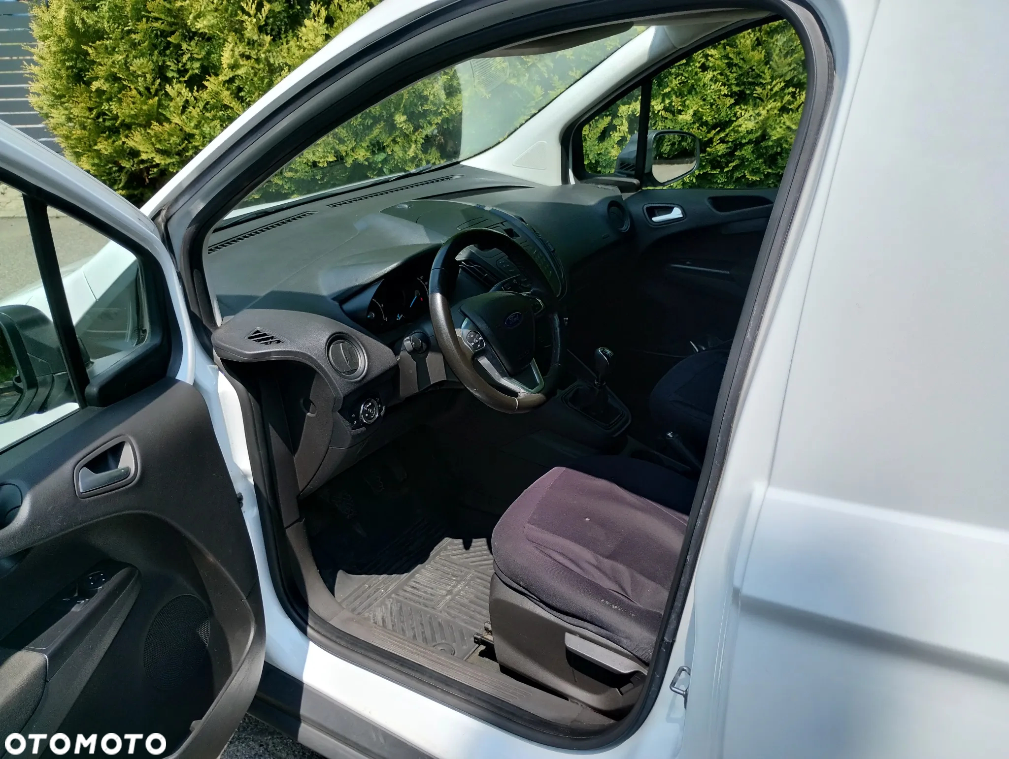 Ford Transit Courier - 14