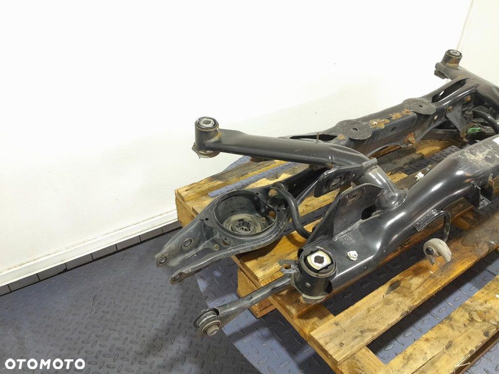 SUPERB III LIFT HB 2.0 TDI 190 KM 4X4 BELKA ZAWIESZENIA TYŁ 5Q0505235M - 2