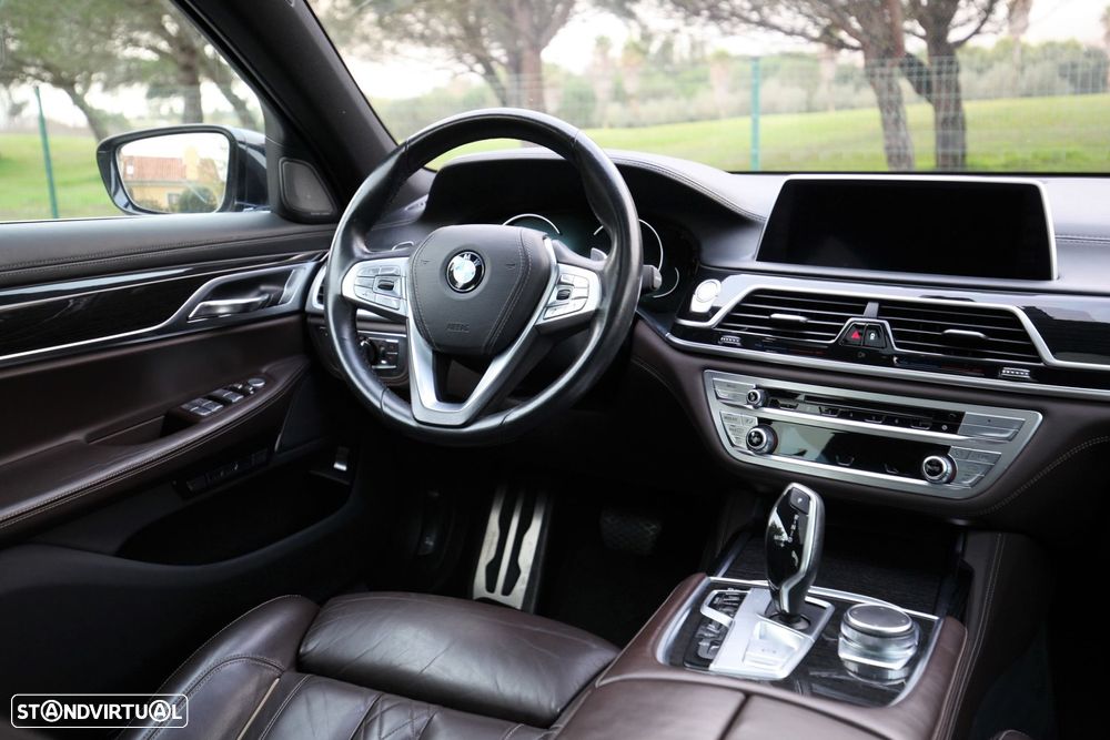 BMW 740 d xDrive Pack M Auto - 27