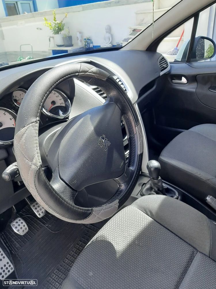 Peugeot 207 - 14