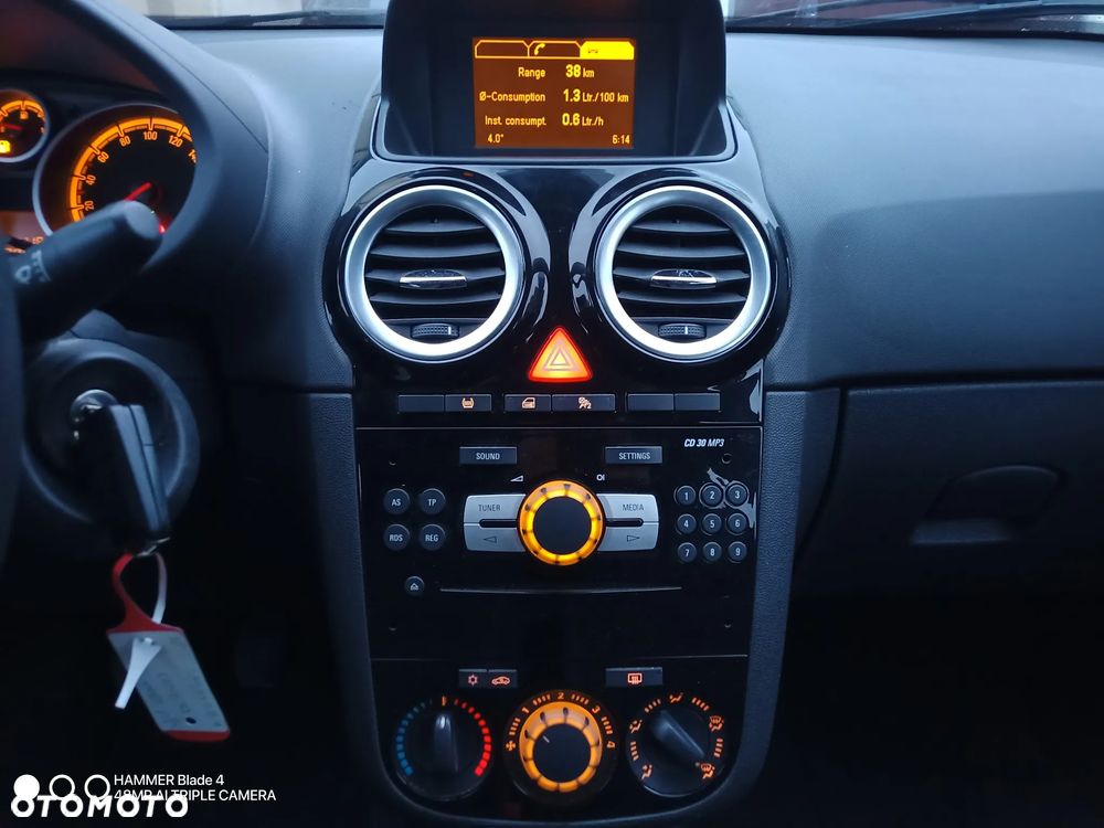 Opel Corsa 1.2 16V Cosmo - 9