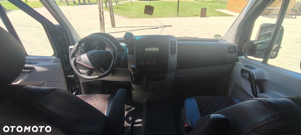 Mercedes-Benz SPRINTER 319 - 12