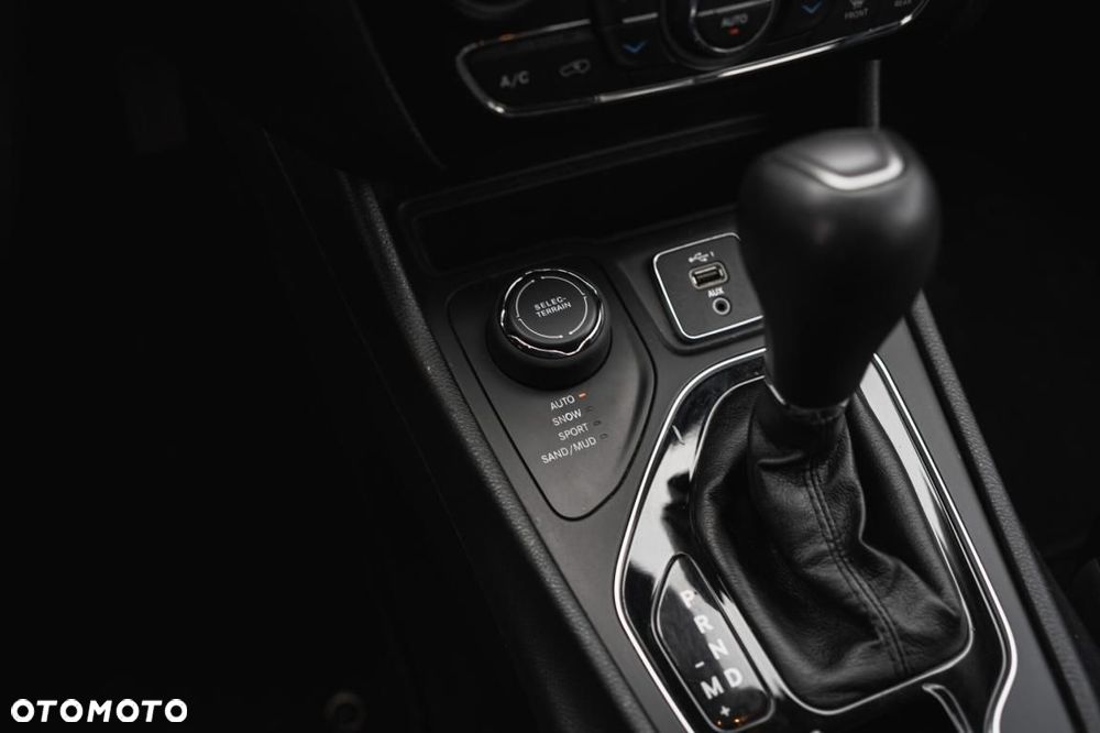 Jeep Cherokee - 18