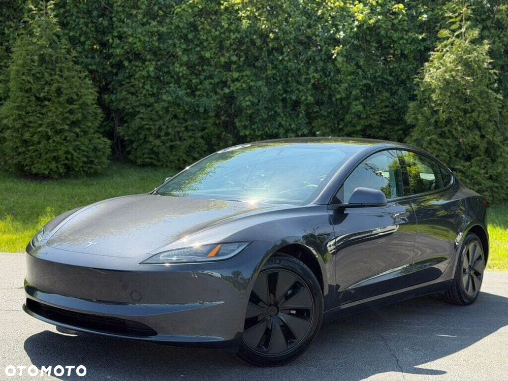 Tesla Model 3 - 1