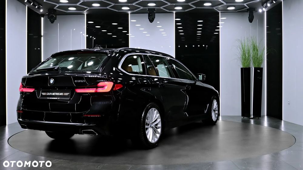 BMW Seria 5 530i GPF Luxury Line sport - 8