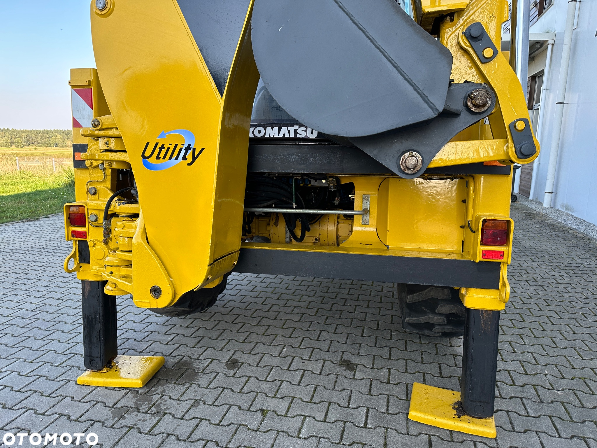 Komatsu WB93R - 10